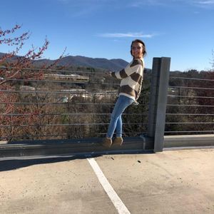 Meet your Posher, Hallie